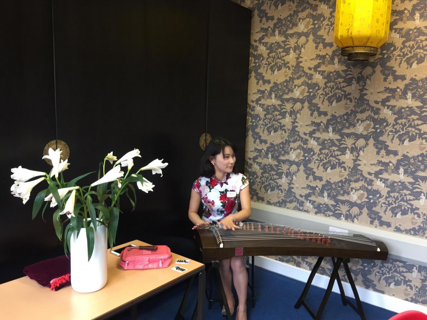 lady playing Guzheng