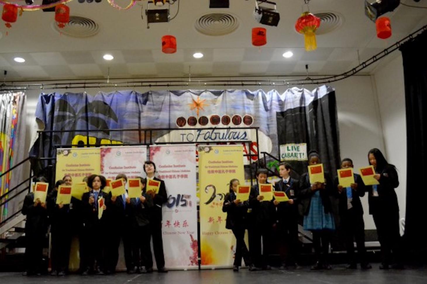 Students singing China&#x2019;s national anthem