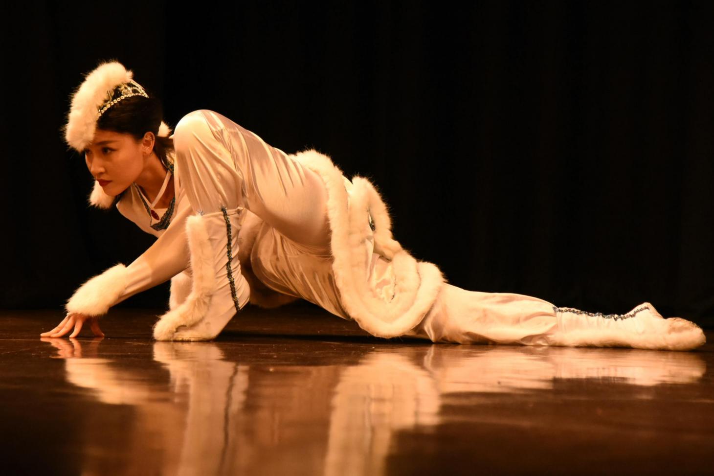 Zheng Haiyu Performing 'Chanting of the White Fox under the Moon'